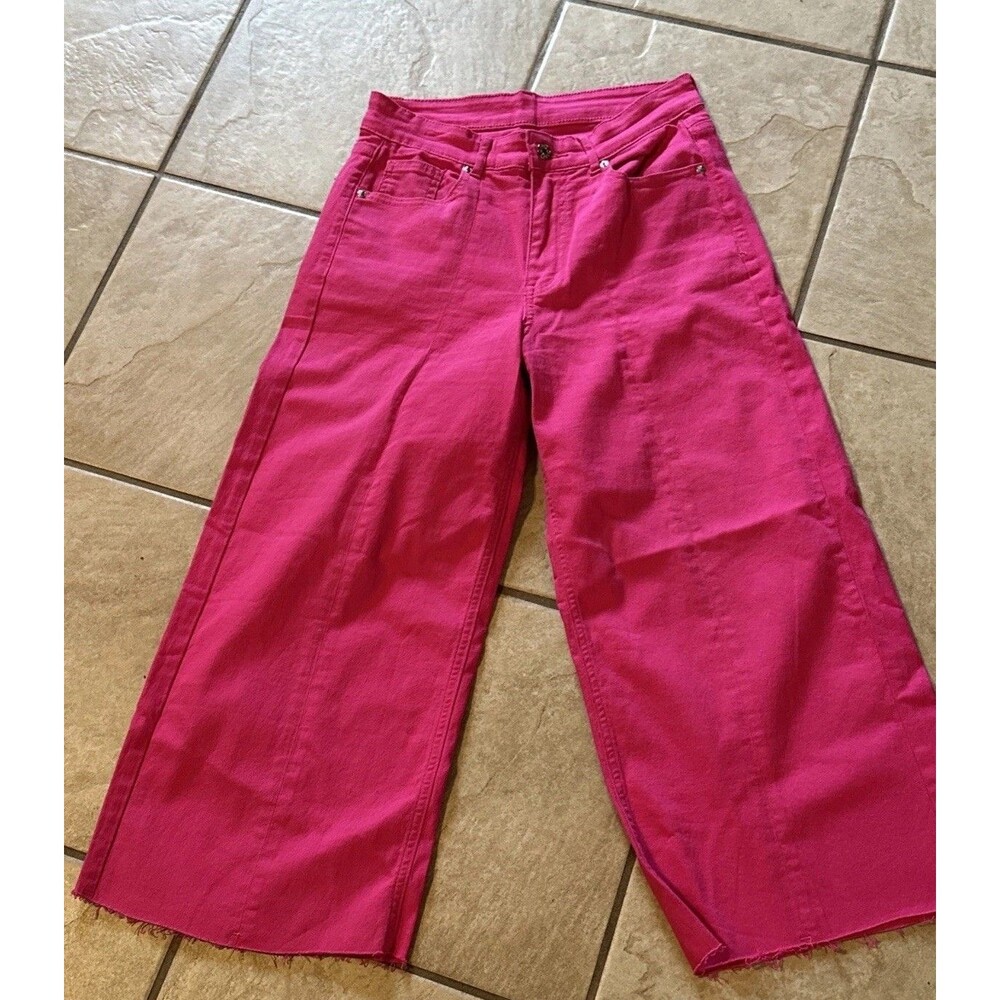 Boutique Vibrant Pink Cropped Wide Leg Jeans Size Medium 8/10 With Frayed Hem
